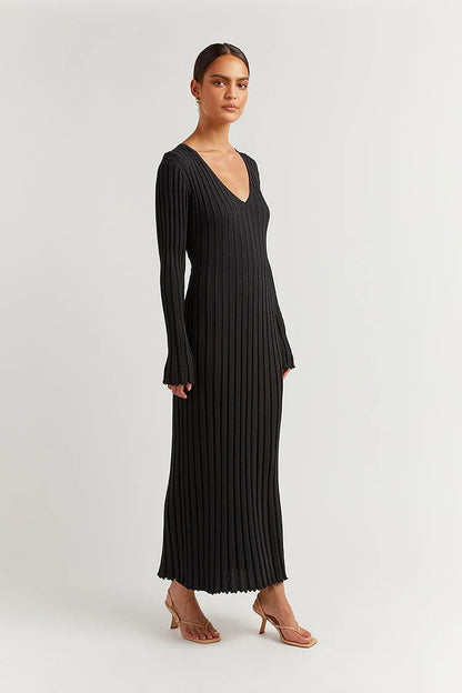 Versatile Midi Dress with Elegant Scoop Neckline